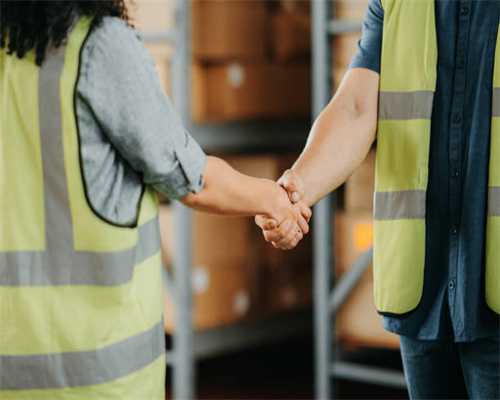 福睿斯：顶配才11万多的合资轿车，双联屏漂亮、内饰更高级了